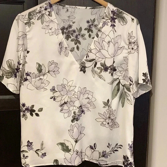 Floral  M - Picture 1 of 7